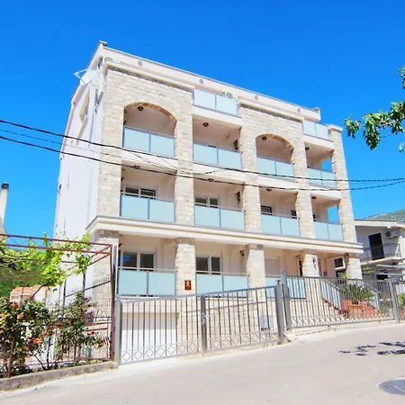 Lux M & A Apartment *